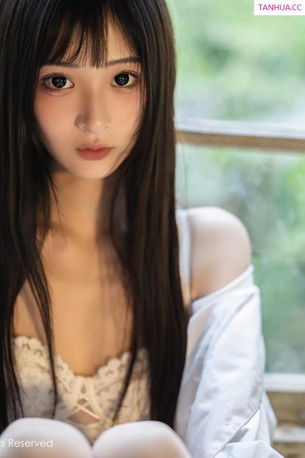   [XiuRen]高清写真图 2025.04.29 No.10215 茂木希子 性感红裙第39张图片